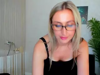 HappySmileee's Live Sex Cam Show