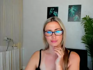 HappySmileee's Live Sex Cam Show