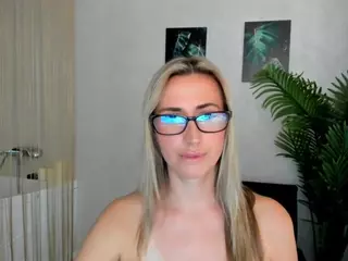 HappySmileee's Live Sex Cam Show