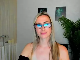 HappySmileee's Live Sex Cam Show