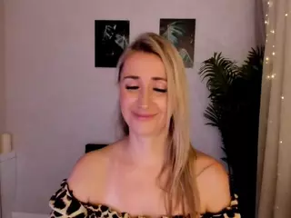 HappySmileee's Live Sex Cam Show