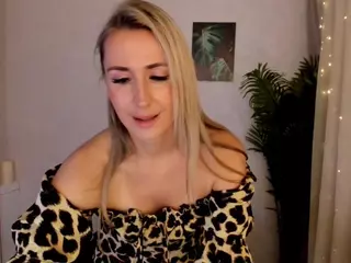 HappySmileee's Live Sex Cam Show