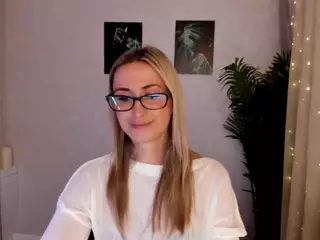 HappySmileee's Live Sex Cam Show