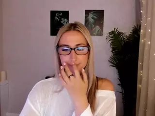 HappySmileee's Live Sex Cam Show