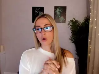 HappySmileee's Live Sex Cam Show