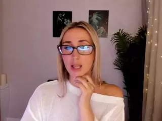 HappySmileee's Live Sex Cam Show