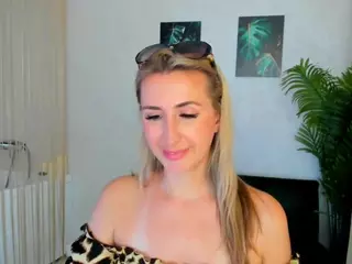 HappySmileee's Live Sex Cam Show