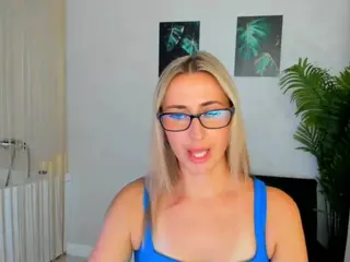 HappySmileee's Live Sex Cam Show