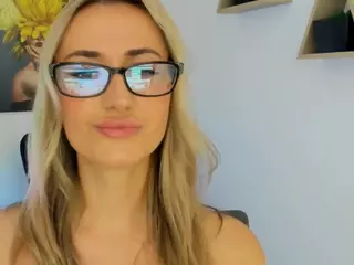 HappySmileee's Live Sex Cam Show