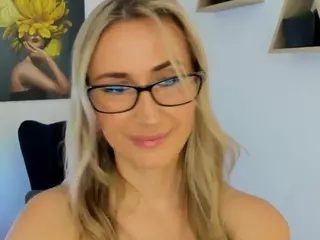 HappySmileee's Live Sex Cam Show