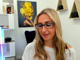 HappySmileee's Live Sex Cam Show