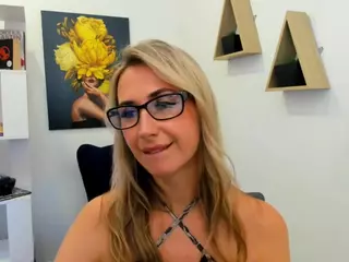 HappySmileee's Live Sex Cam Show