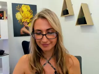 HappySmileee's Live Sex Cam Show