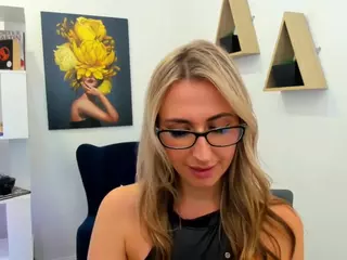 HappySmileee's Live Sex Cam Show
