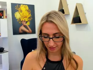 HappySmileee's Live Sex Cam Show