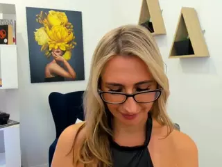 HappySmileee's Live Sex Cam Show