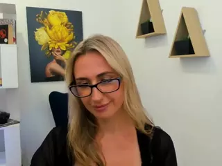 HappySmileee's Live Sex Cam Show