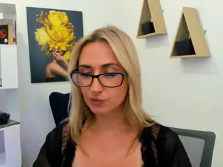 HappySmileee's Live Sex Cam Show