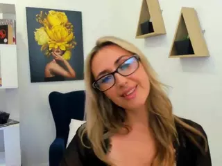 HappySmileee's Live Sex Cam Show