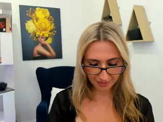 HappySmileee's Live Sex Cam Show