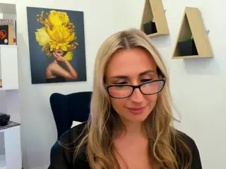 HappySmileee's Live Sex Cam Show