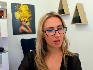 HappySmileee's Live Sex Cam Show