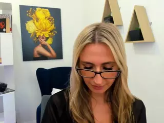 HappySmileee's Live Sex Cam Show