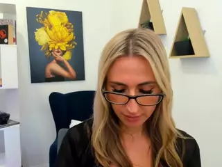 HappySmileee's Live Sex Cam Show