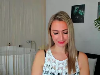 HappySmileee's Live Sex Cam Show