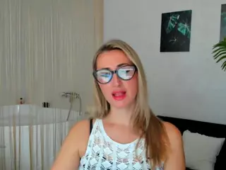 HappySmileee's Live Sex Cam Show