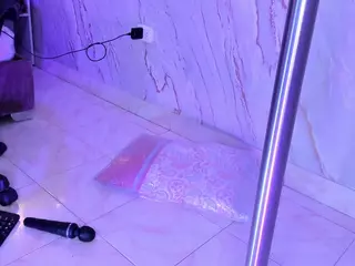 AliceRoys's Live Sex Cam Show