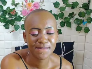 EbonyOlive69's Live Sex Cam Show