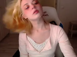 KatieMelone's Live Sex Cam Show