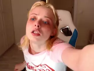 KatieMelone's Live Sex Cam Show