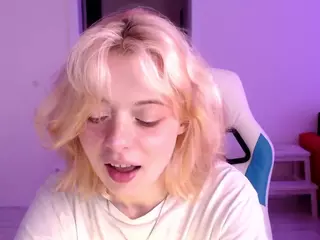 KatieMelone's Live Sex Cam Show