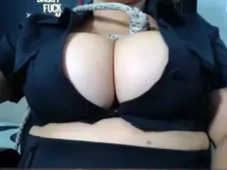leidy-bigboobs's Live Sex Cam Show