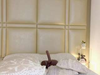 Live cam show with Bella-Jagger