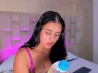 Emmatorrees's Live Sex Cam Show