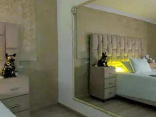 Emmatorrees's Live Sex Cam Show