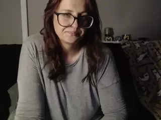 BustyHousewife's Live Sex Cam Show