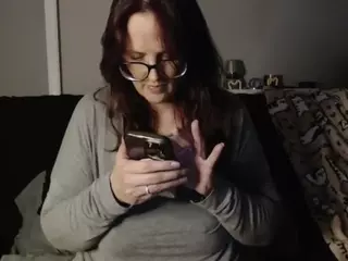 BustyHousewife's Live Sex Cam Show