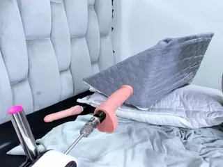 ZoeCurvy's Live Sex Cam Show