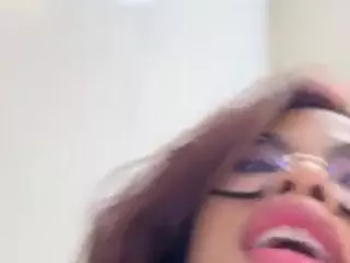 macarenna1's Live Sex Cam Show