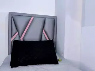 Felicity-1's Live Sex Cam Show
