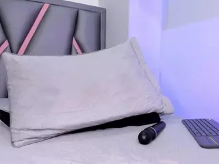 Felicity-1's Live Sex Cam Show
