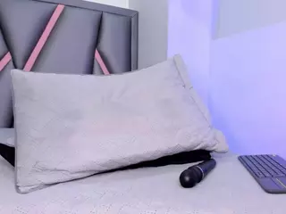 Felicity-1's Live Sex Cam Show