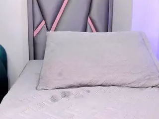 Felicity-1's Live Sex Cam Show