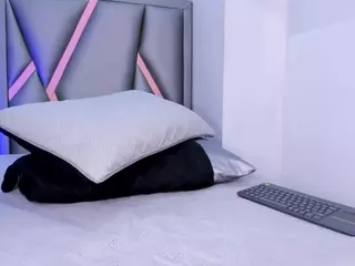 Felicity-1's Live Sex Cam Show