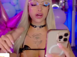 KaoriAnya1's Live Sex Cam Show