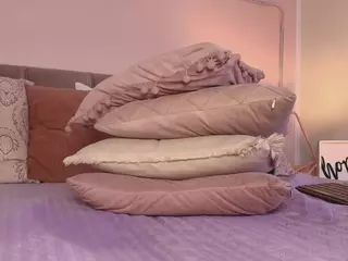 KellyBigpussylips's Live Sex Cam Show